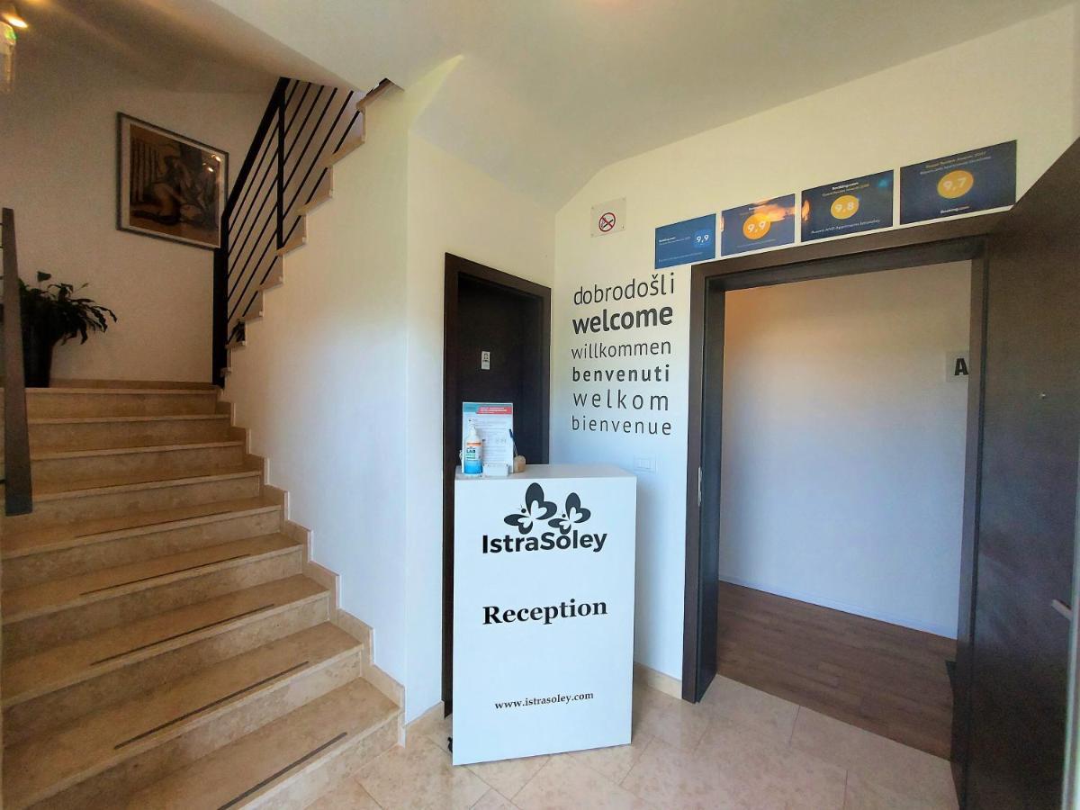 Rooms And Apartments Istrasoley Bale Bagian luar foto