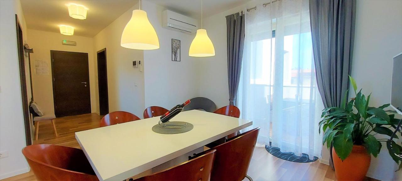 Rooms And Apartments Istrasoley Bale Bagian luar foto