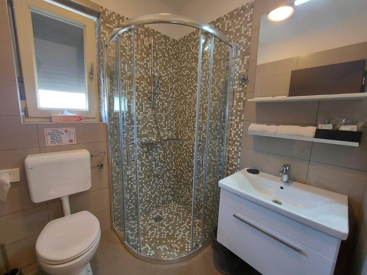 Rooms And Apartments Istrasoley Bale Bagian luar foto