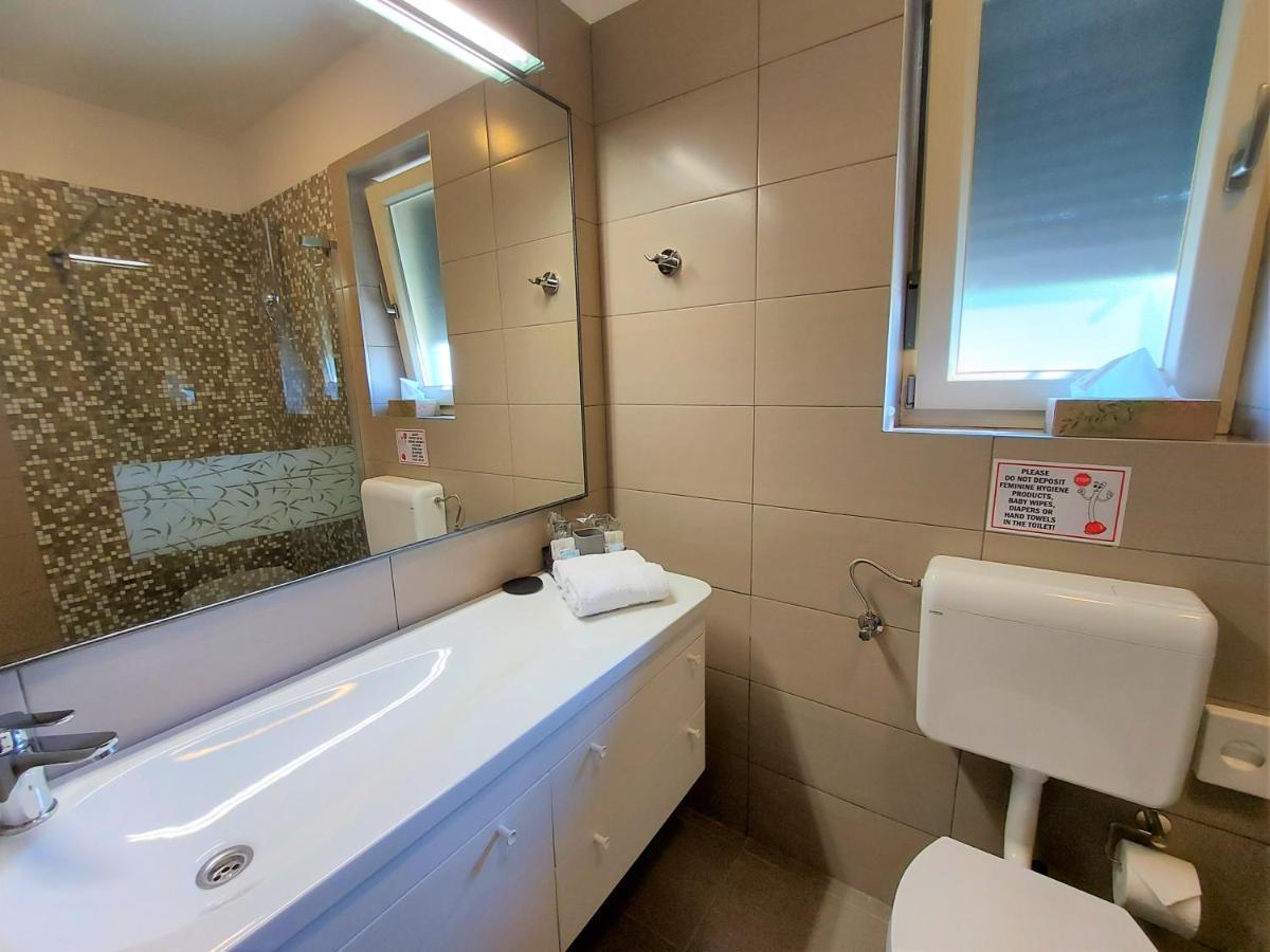 Rooms And Apartments Istrasoley Bale Bagian luar foto