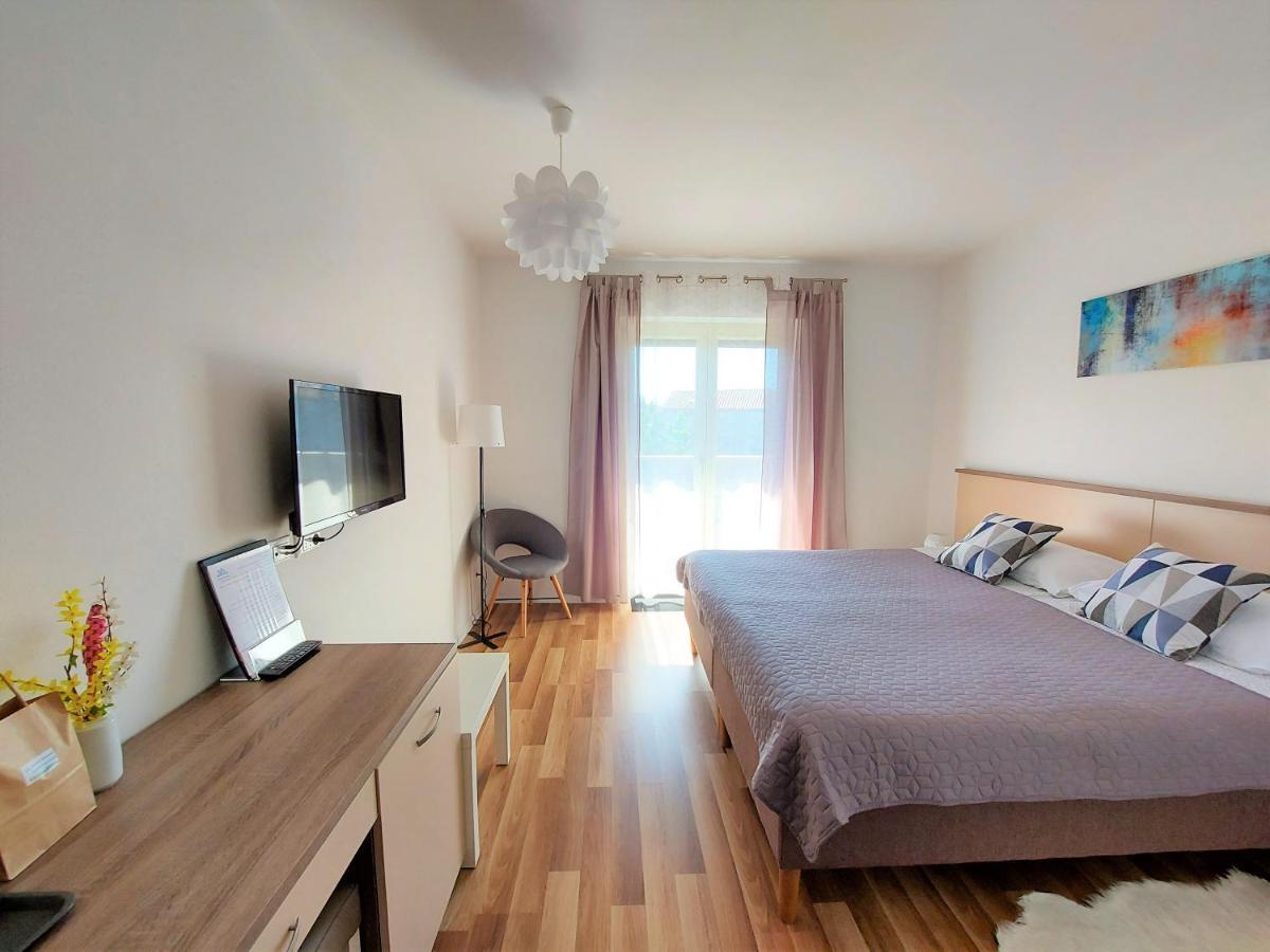 Rooms And Apartments Istrasoley Bale Bagian luar foto
