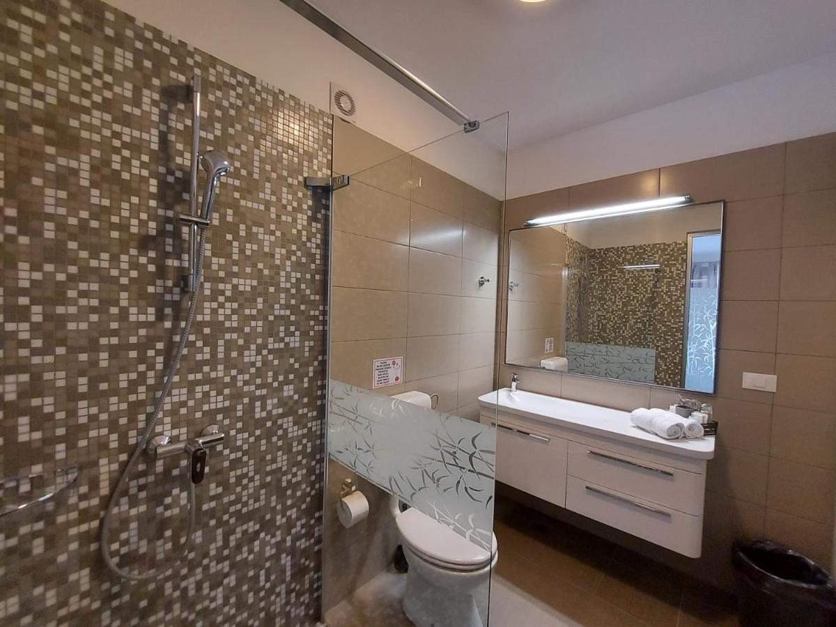 Rooms And Apartments Istrasoley Bale Bagian luar foto