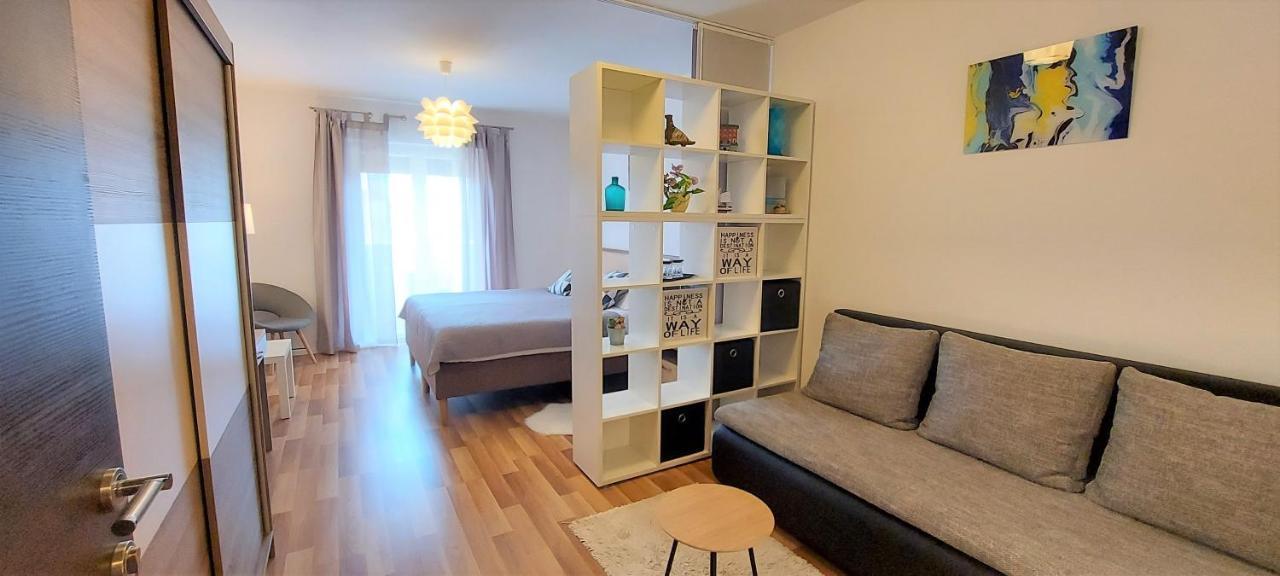 Rooms And Apartments Istrasoley Bale Bagian luar foto