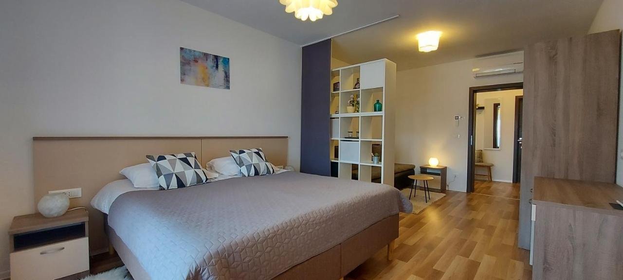 Rooms And Apartments Istrasoley Bale Bagian luar foto