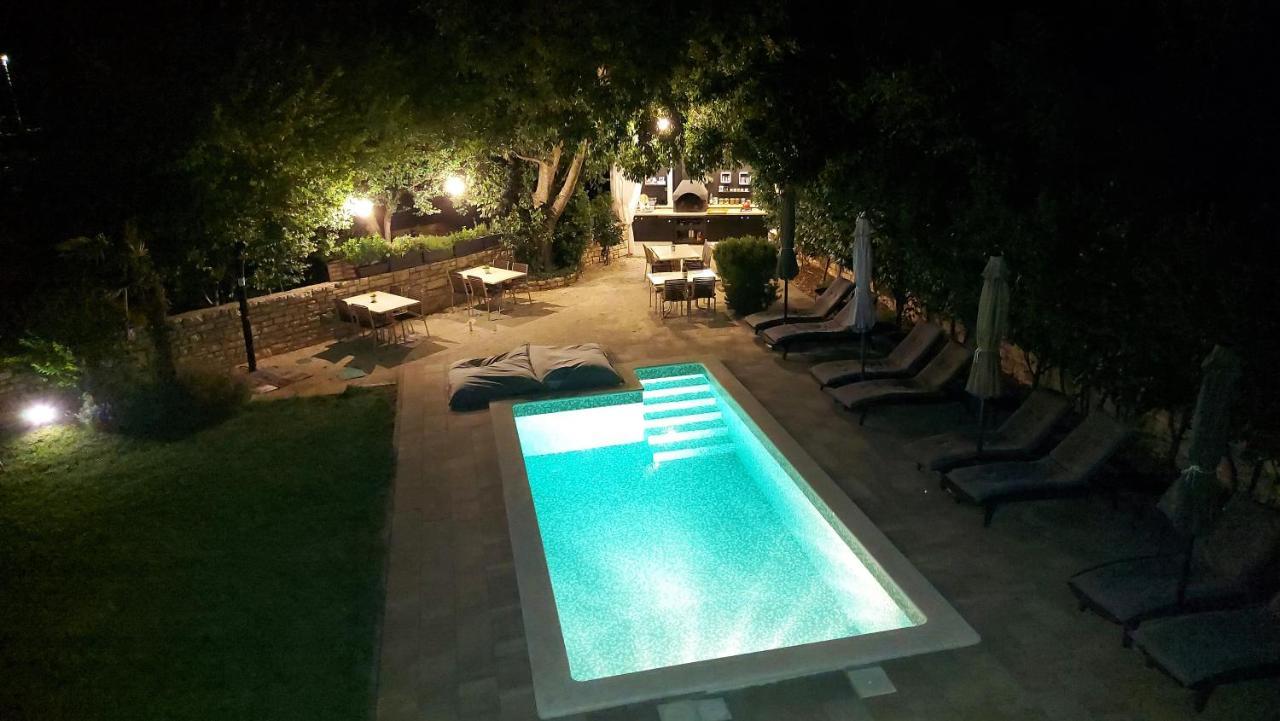 Rooms And Apartments Istrasoley Bale Bagian luar foto