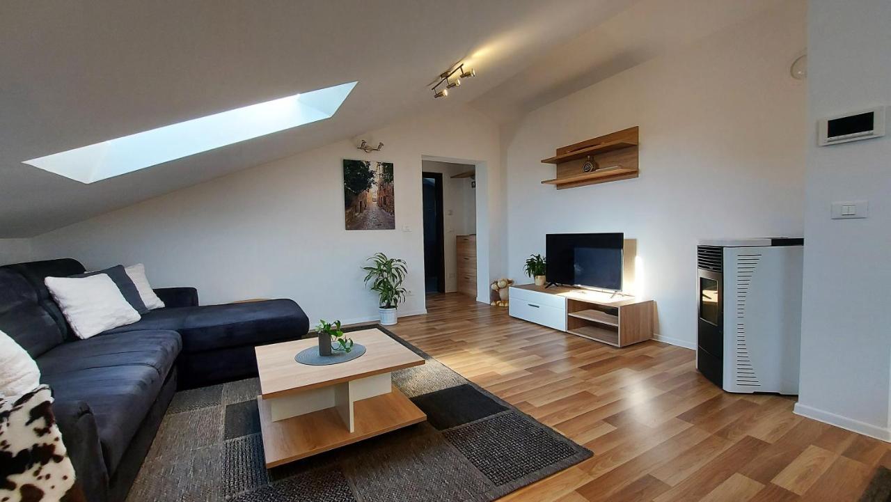 Rooms And Apartments Istrasoley Bale Bagian luar foto