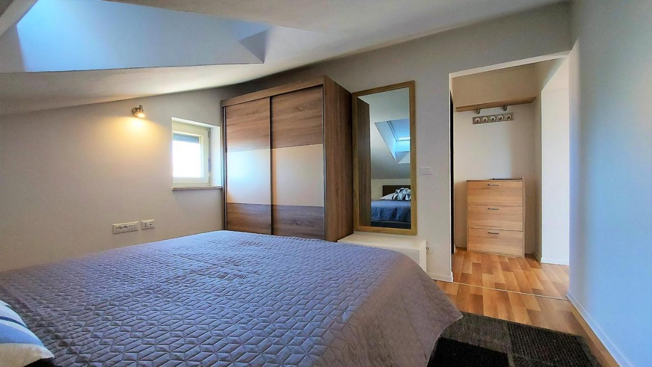 Rooms And Apartments Istrasoley Bale Bagian luar foto