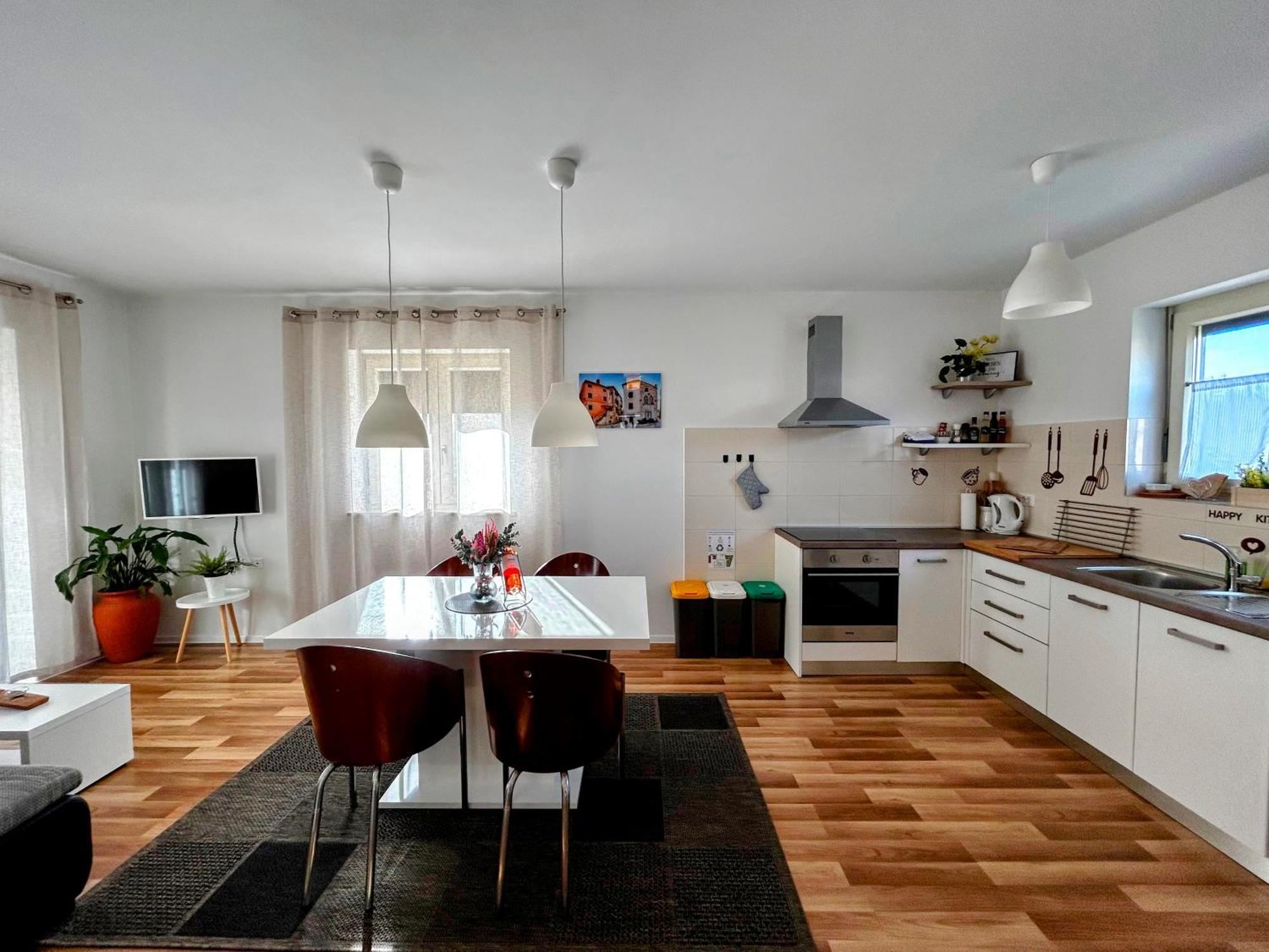 Rooms And Apartments Istrasoley Bale Bagian luar foto