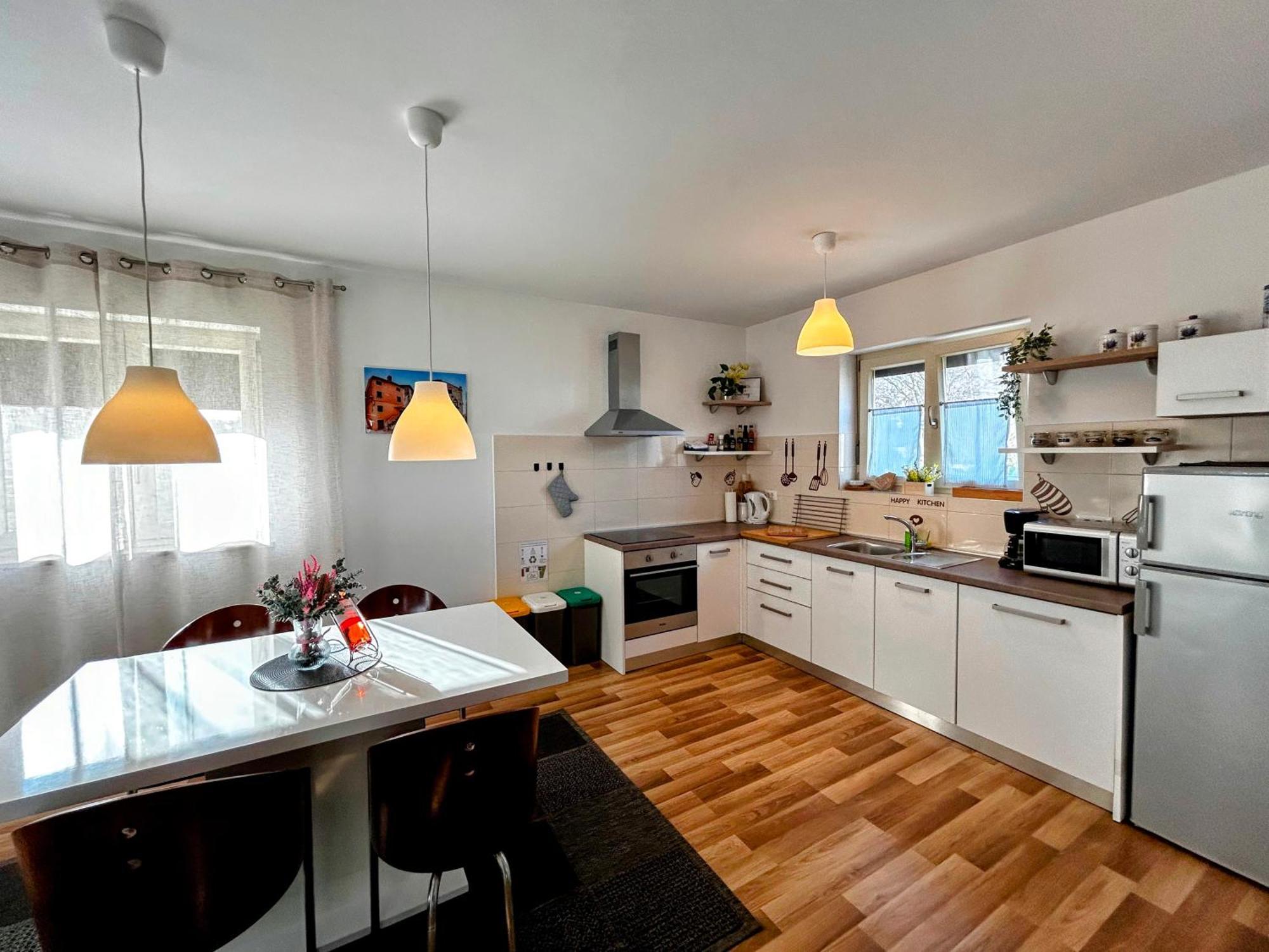 Rooms And Apartments Istrasoley Bale Bagian luar foto
