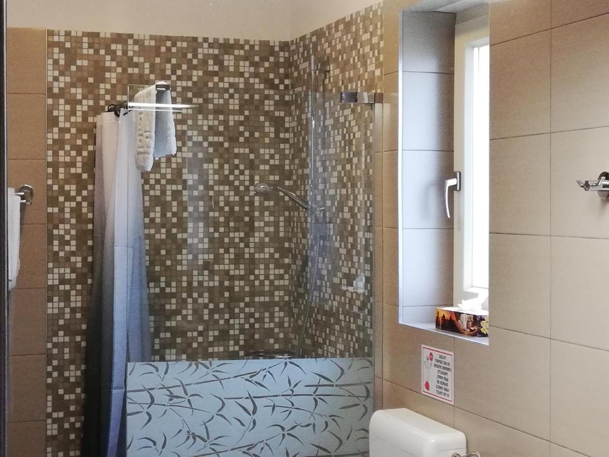 Rooms And Apartments Istrasoley Bale Bagian luar foto